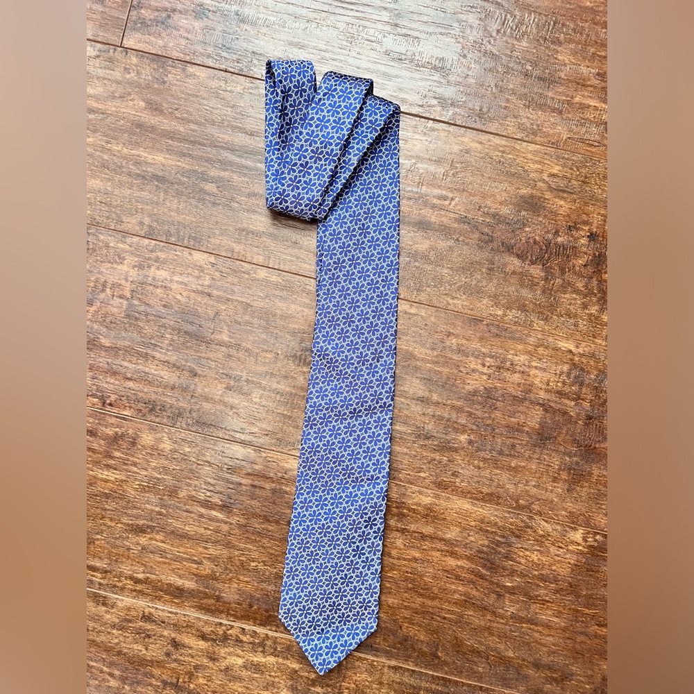 Brooks Brothers Blue and White Flowered Tie